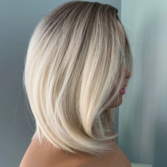 Elegant Blonde Women's Wig - Picture 4 of 5